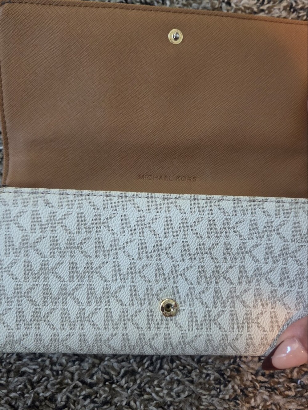 Michael Kors Cream/White MK Continental Wallet with Gold Logo - Picture 5 of 14